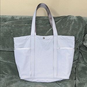 Lululemon Light Gray Daily Pocket Tote 20L